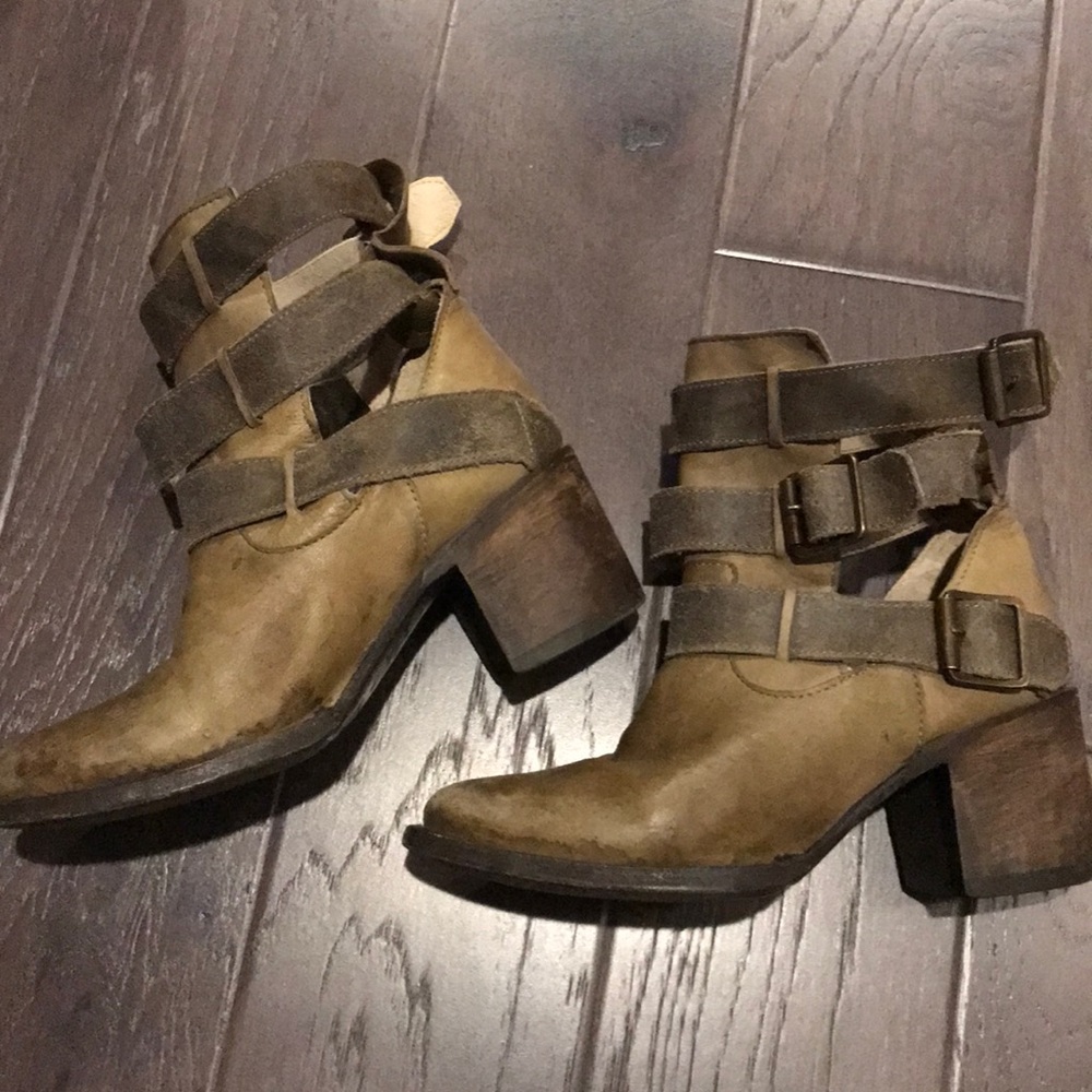 Freebird by Steven size 6 boots
